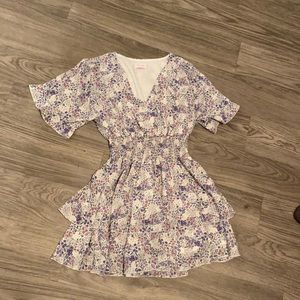 Cute floral flowy dress!